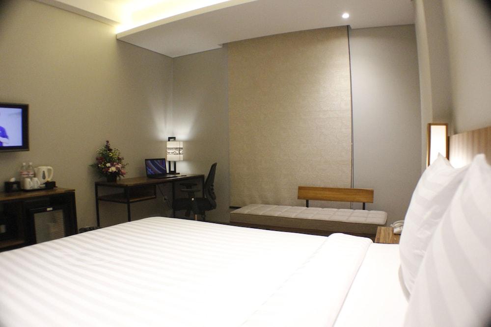 BATIQA Hotel Lampung Room