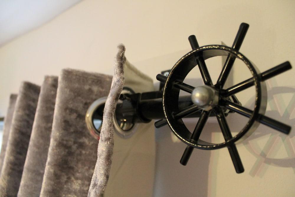 Jolly Sailor- Fish on the Quay Room