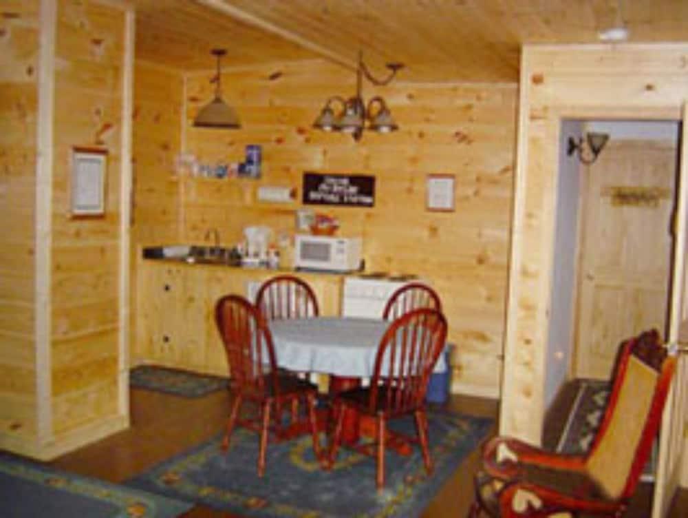 ميستي ماونتن رانش بد آند بريكفاست كابينز أخرى