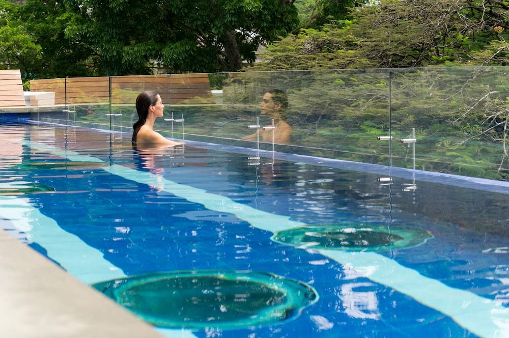 أكواسانتا لوفتس هوتل حمام سباحة مكشوف