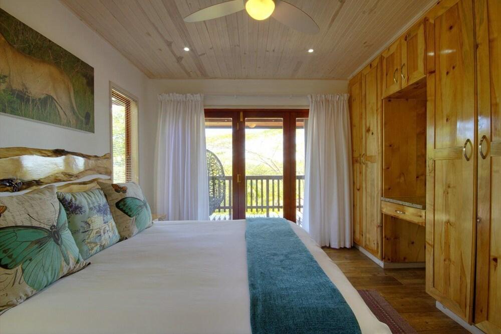 Monzi Safari Lodge Room