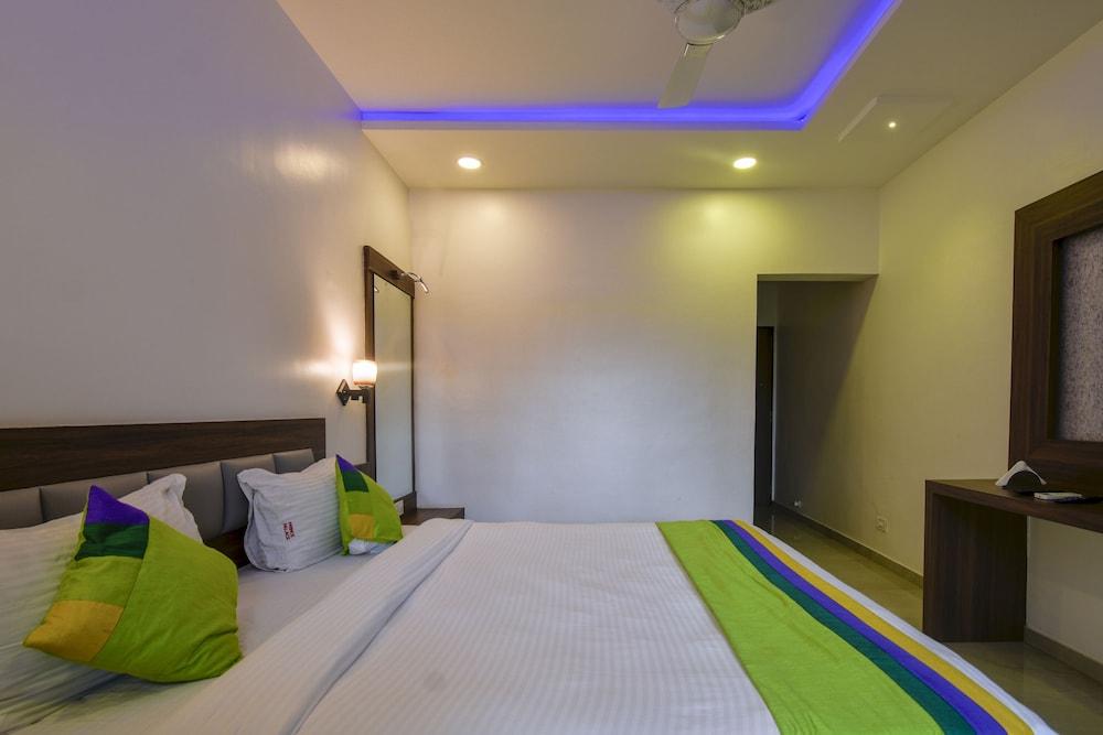 Treebo Prince Palace Room