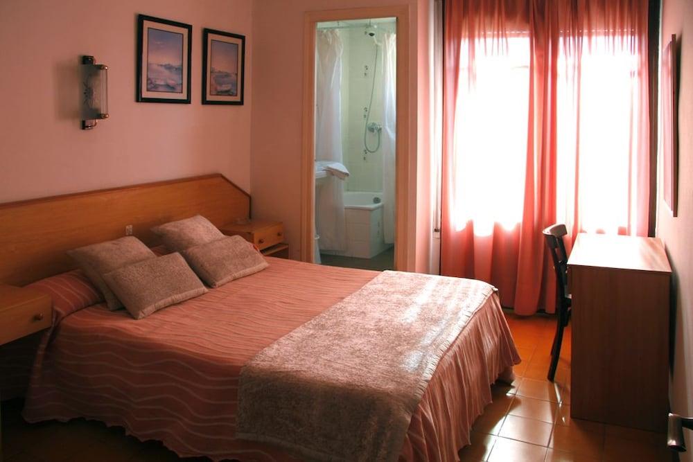 Can Setmanes Room