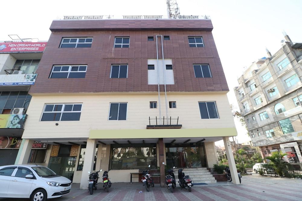 OYO 29852 Hotel Golden View Exterior