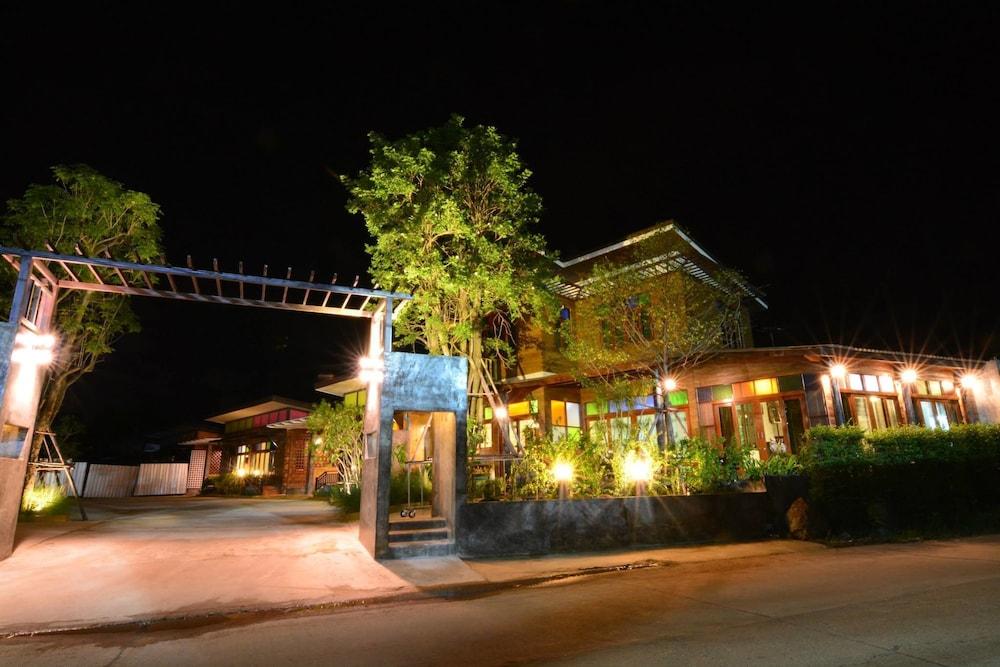 Reuan Napasorn Exterior