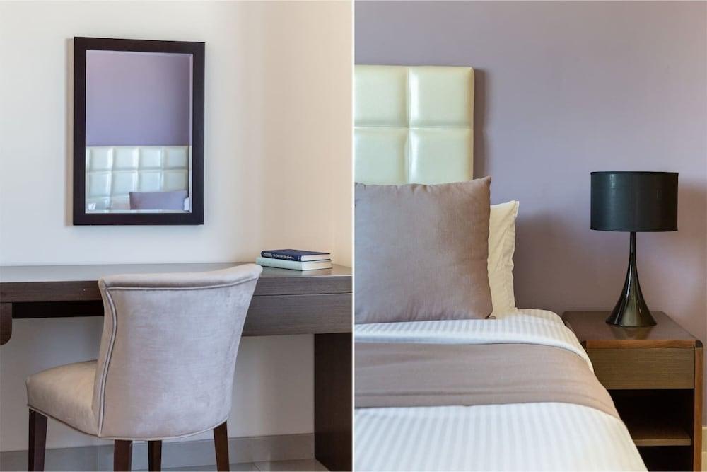 Modern Living In This 2BR Apt In The Heart of Downtown Jebel Ali - Sleeps 4! Room