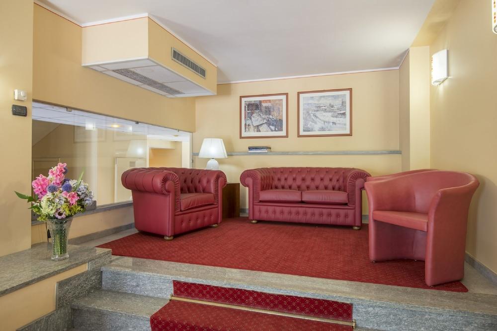 Class Residence 2 Reception