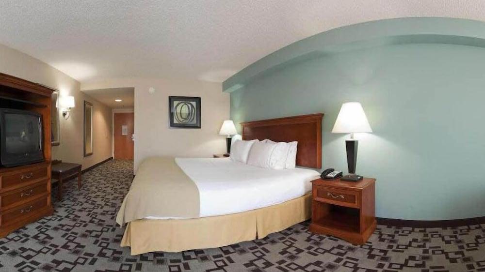 Holiday Inn Express Apex - Raleigh by IHG