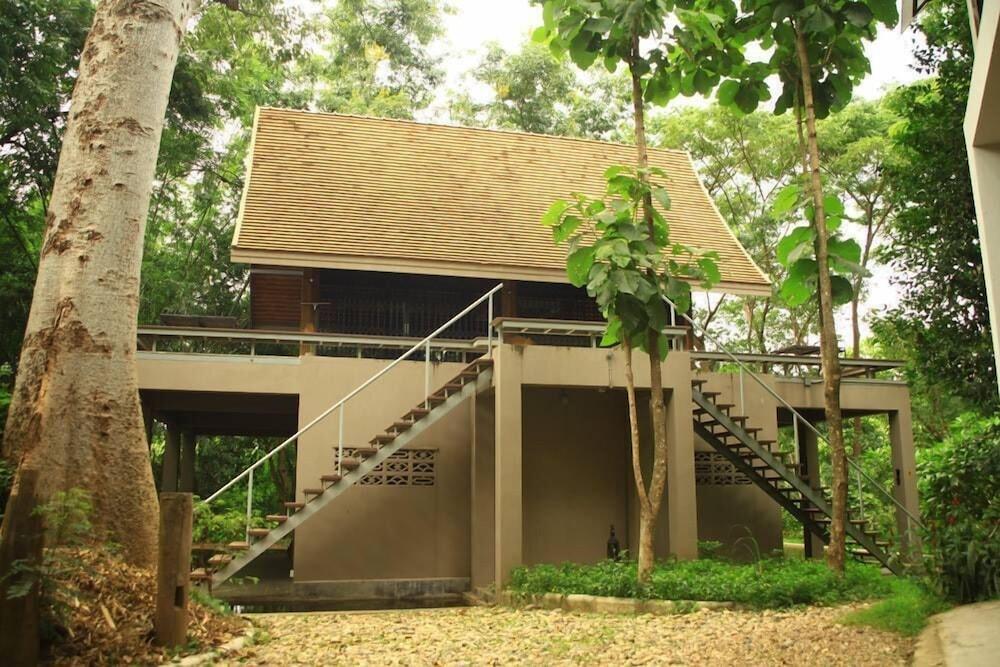 Middle Path Retreat Exterior