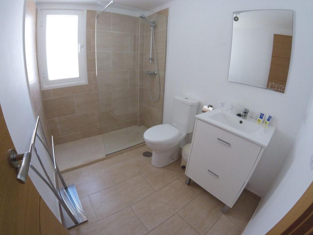 Harbour Club Aparthotel Duquesa Bathroom