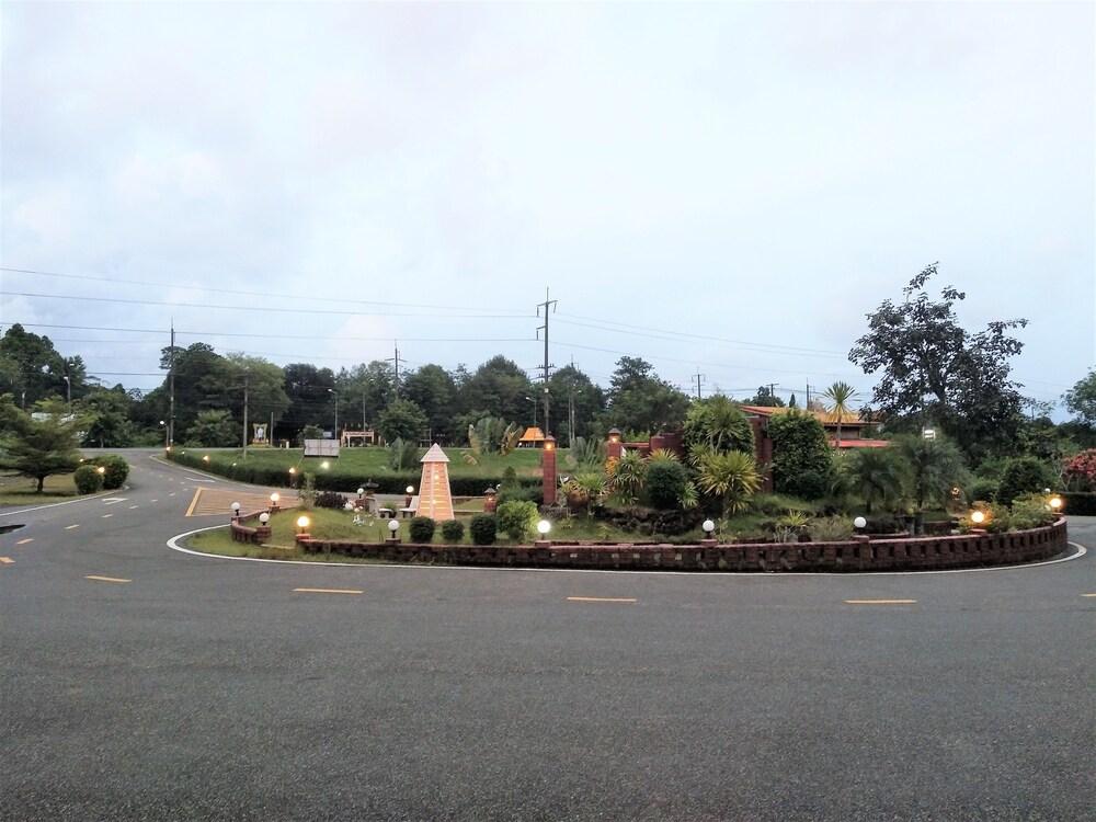 Khao Saming Paradise Resort Property Grounds