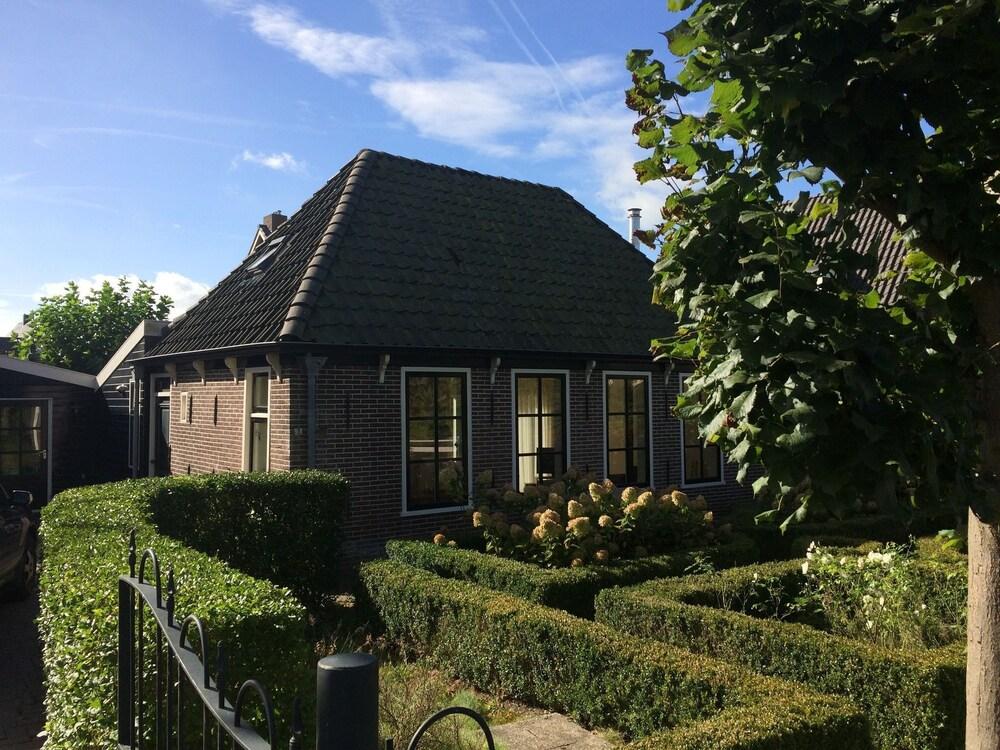 Pleasant Holiday Home in Grootschermer With Garden