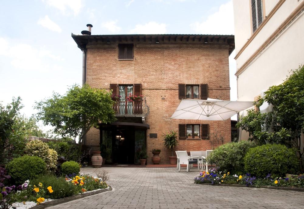 Hotel Arcobaleno Featured Image
