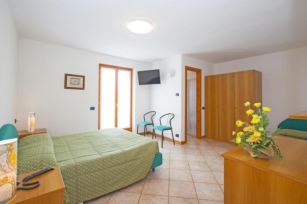 Albergo Max Meublè Room
