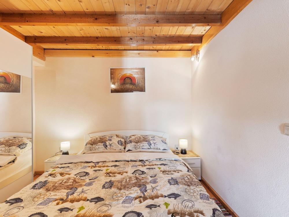 Comfortable apartment in Polača with swimming pool Featured Image