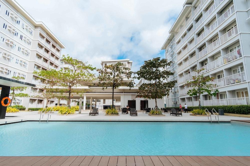 ريد دورز بريميوم آت إس إم دي سي فير فيو