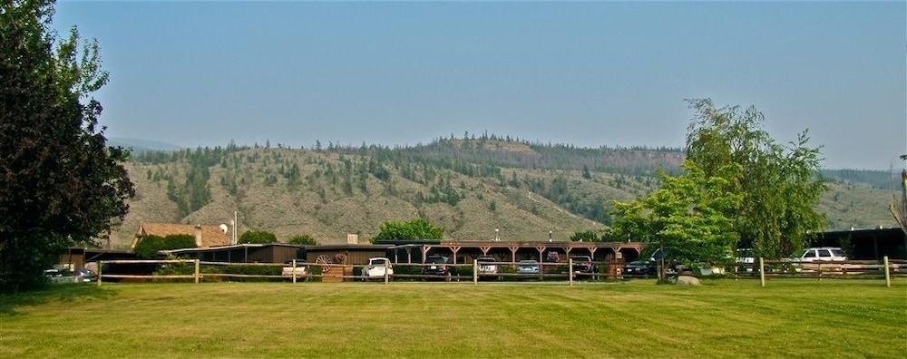 Sundance Guest Ranch Exterior