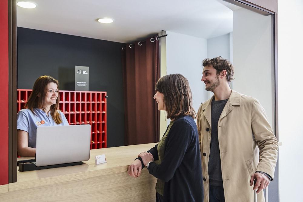 Aparthotel Adagio Access Avignon Reception