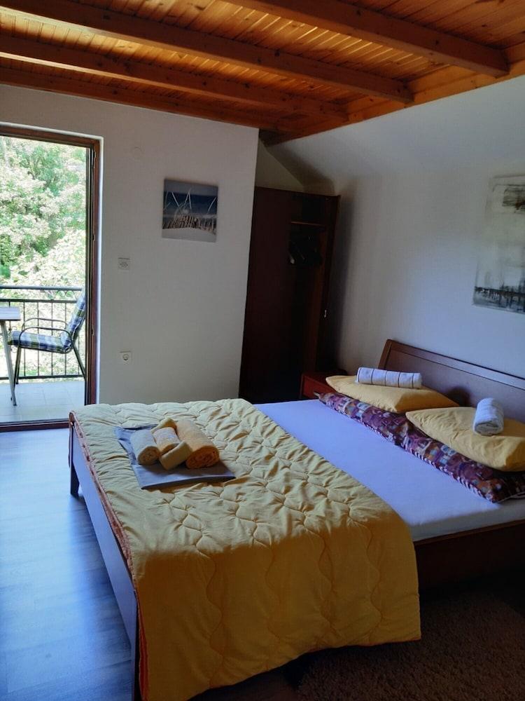 Holiday House Stipe