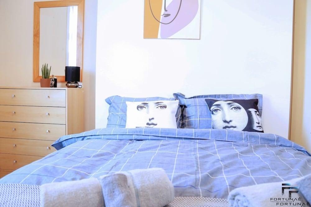 Beautiful 5-bed House Roker Beach