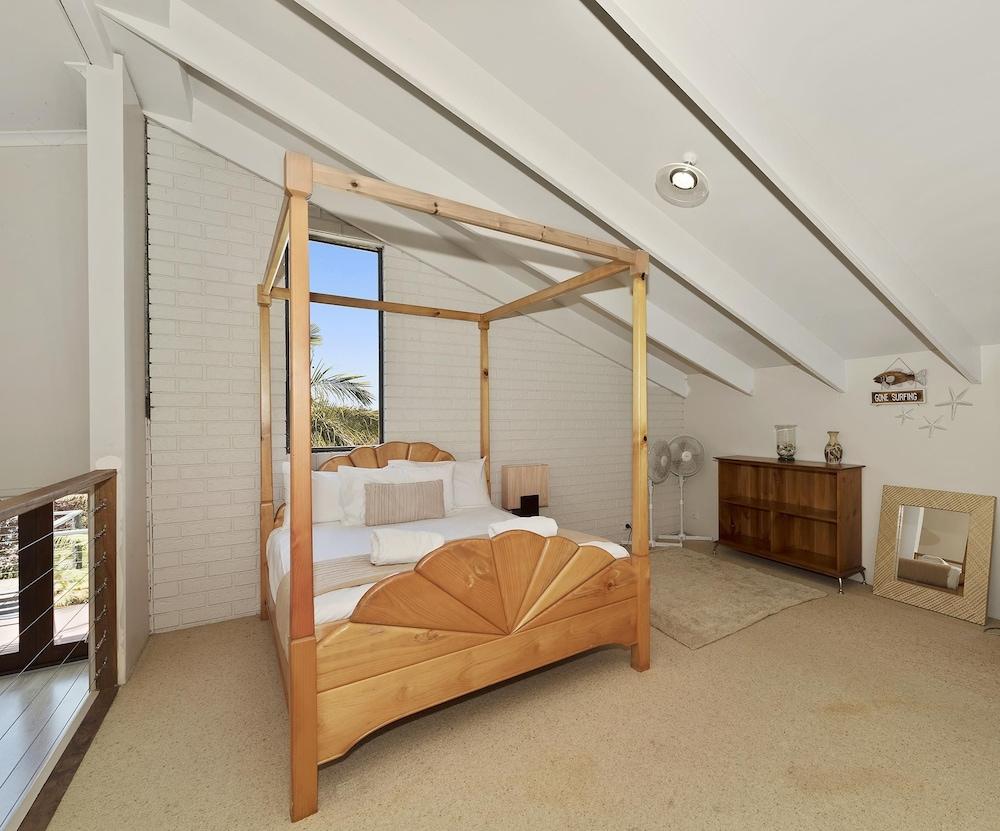 McAuleys Beach House Room