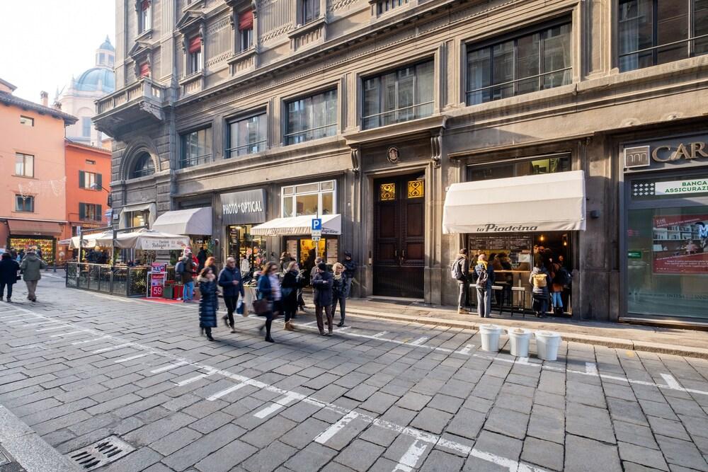 Monolocale tra Piazza del Nettuno e le Due Torri Exterior