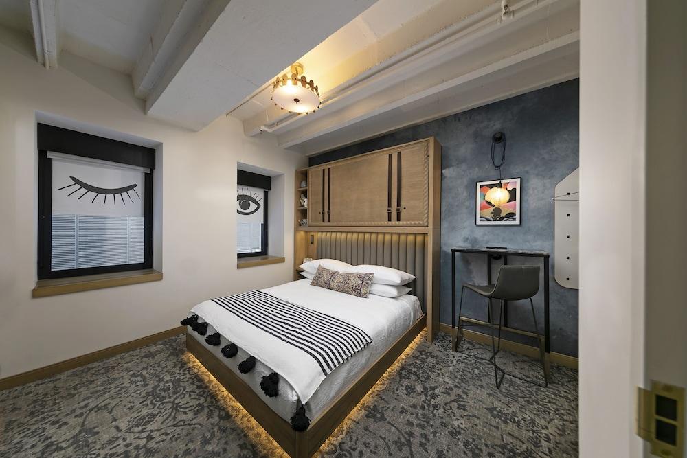 The Wayfarer Downtown LA, Tapestry Collection by Hilton Room