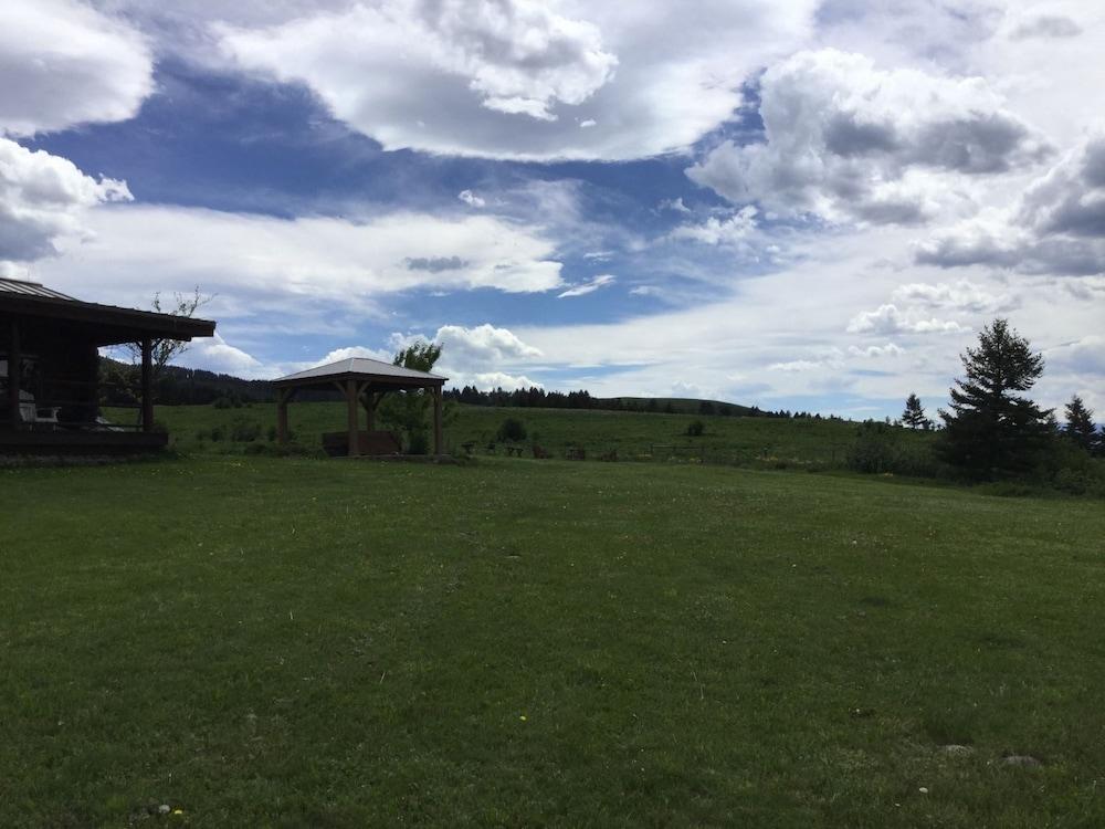 Bozeman - Hyalite View Ranch Property Grounds