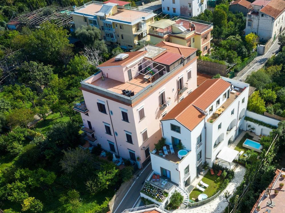 Luxury Suite with Garden and Jacuzzi Aerial View
