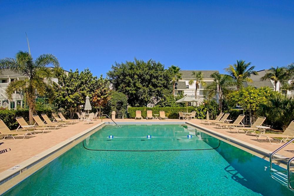 Mariner Point 1082 Outdoor Pool