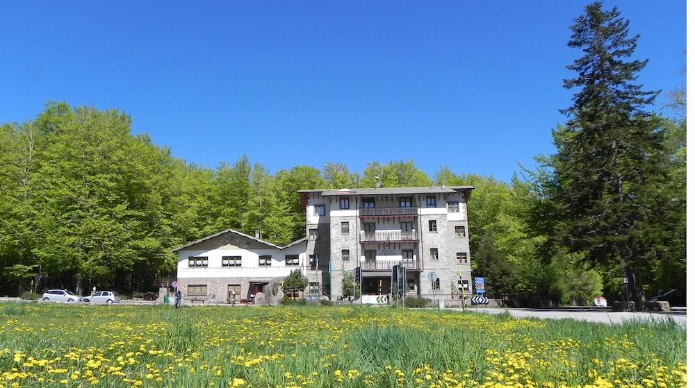 Albergo Le Macinaie Featured Image