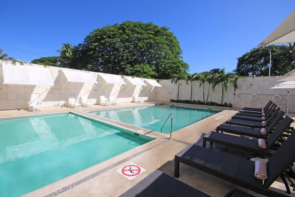 هوليداي إنر أكا اولكو لا إيزل ا باي آيتش جي حمام سباحة مكشوف