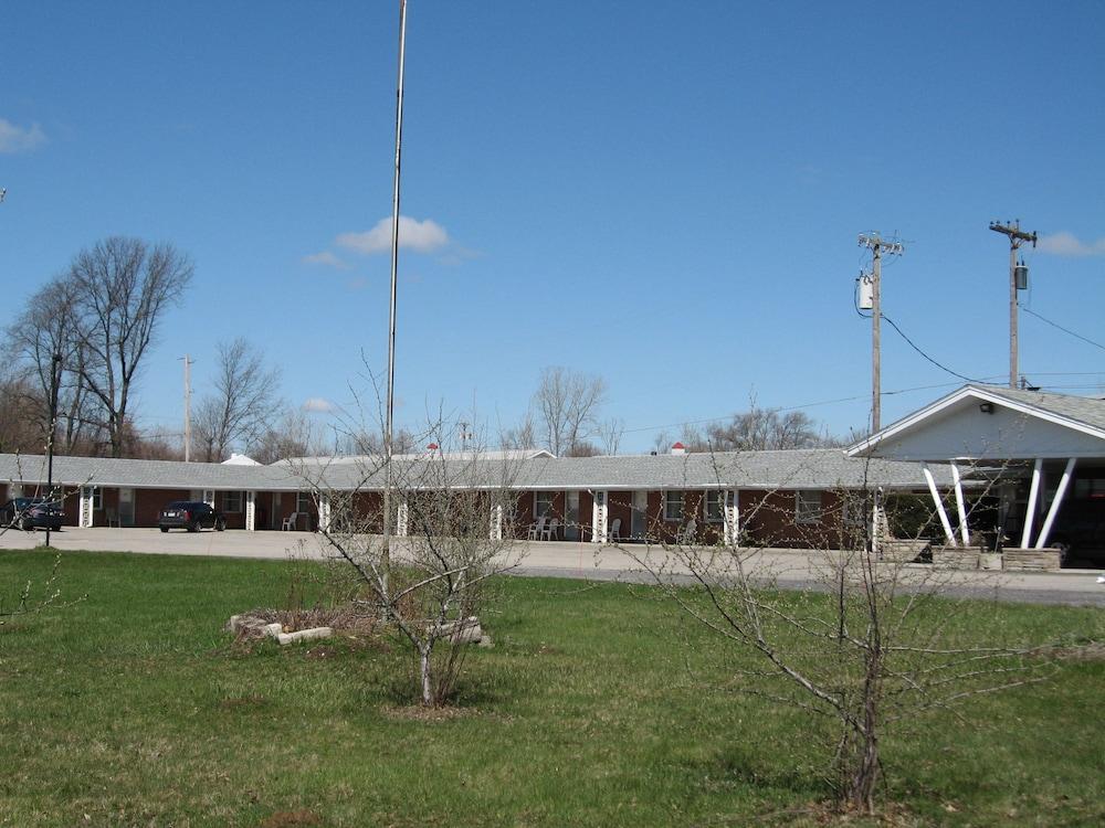 ماجنوسون هوتل ووزون الصورة الأساسية