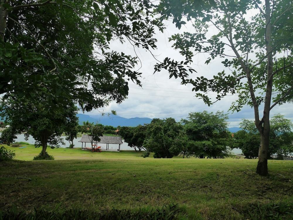 Doi Inthanon Riverside Resort Property Grounds