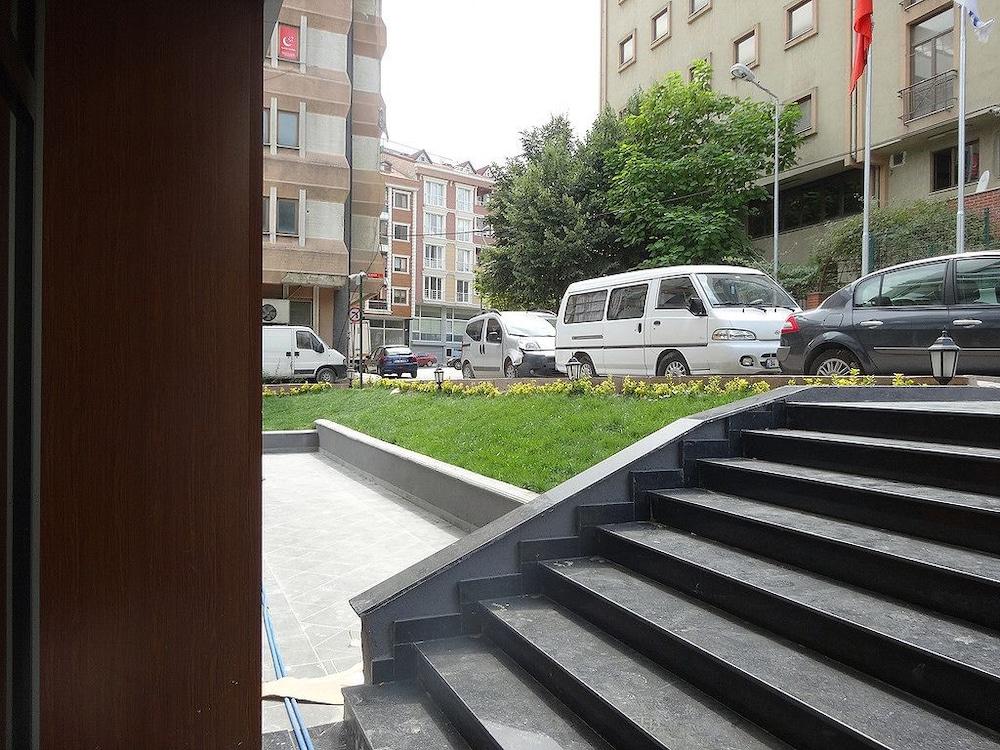 Academia Residence Exterior