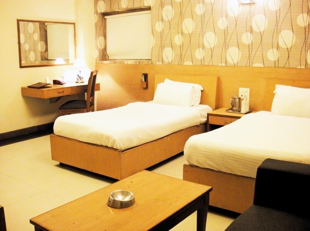 Hotel PR Residency Room