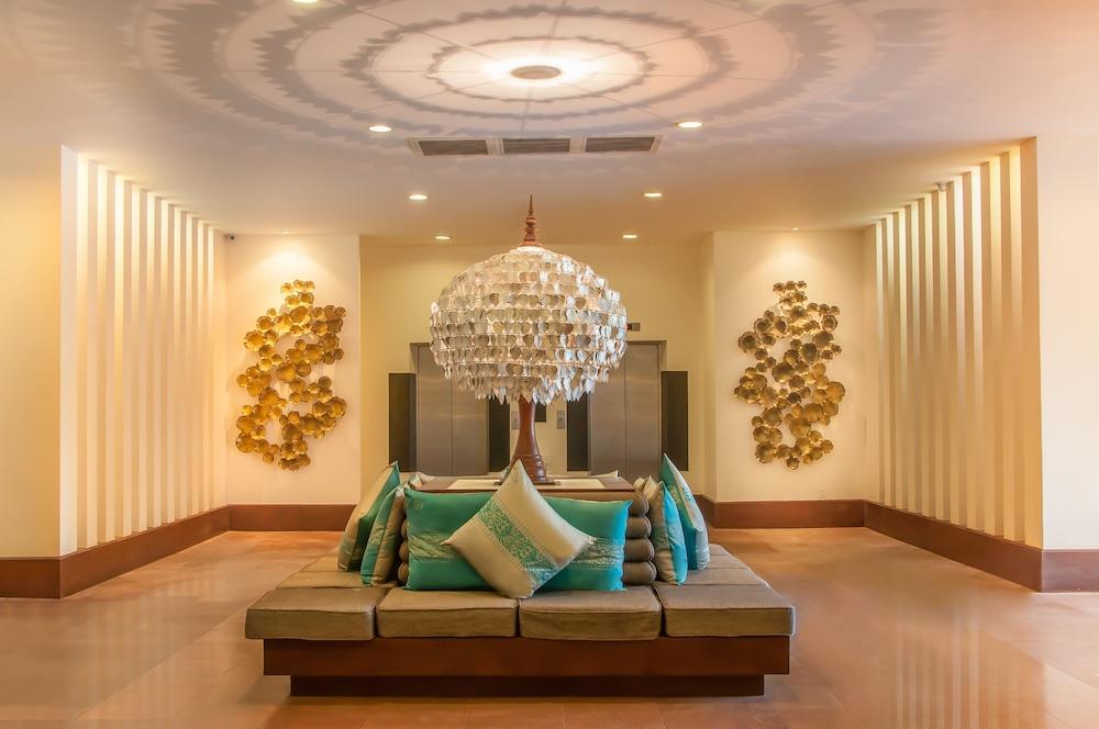 THE PRIVILEGE FLOOR by Lotus Blanc Lobby Sitting Area
