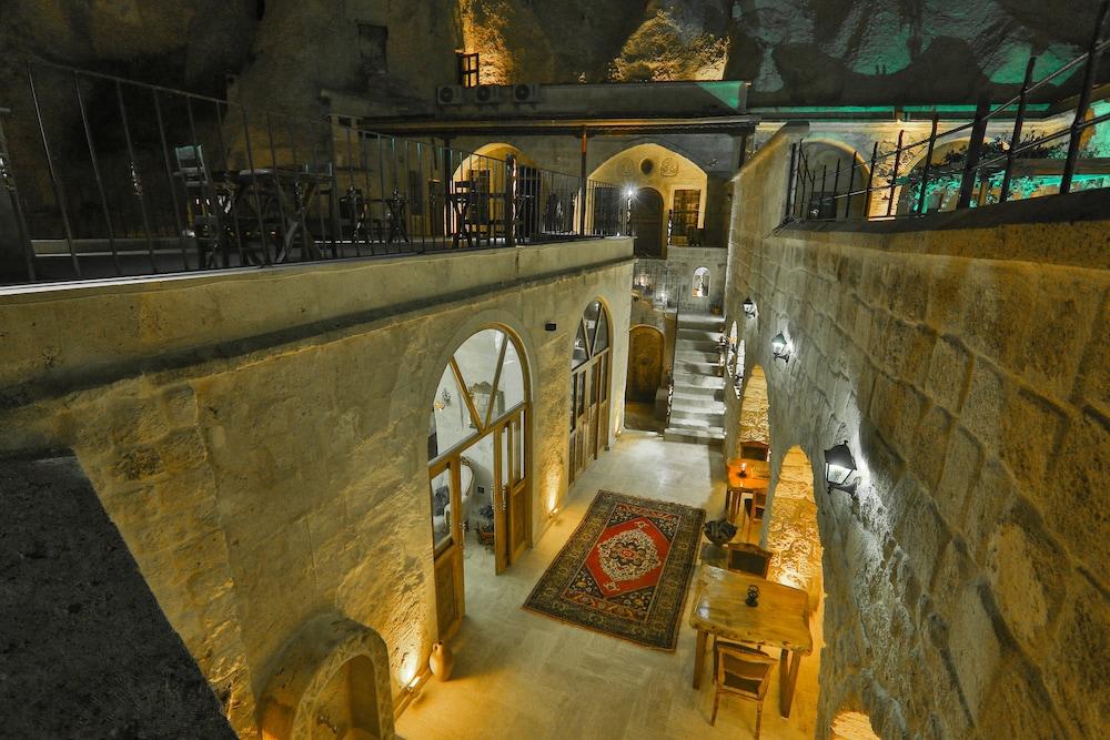 Oread Cave Suites Interior Entrance