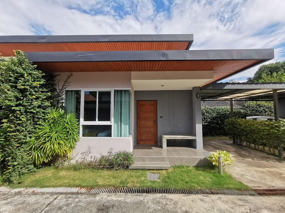 Smile Resort Sriracha Exterior detail