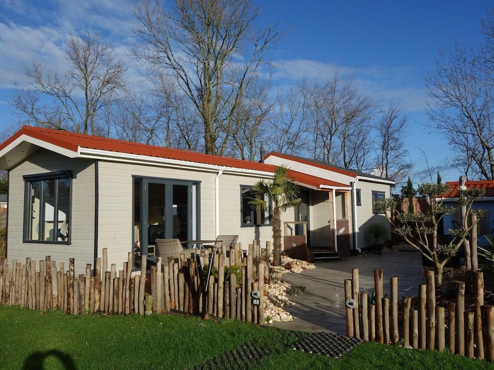 Chalet Sea Rocks With View and Garden