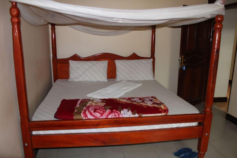 Bwindi Mgahinga Guest House Room