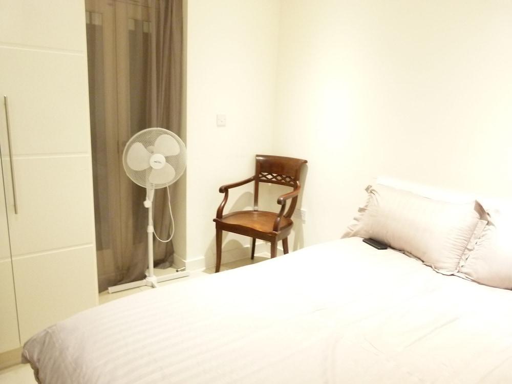SS Property Hub - Apartment close to Hyde Park Room