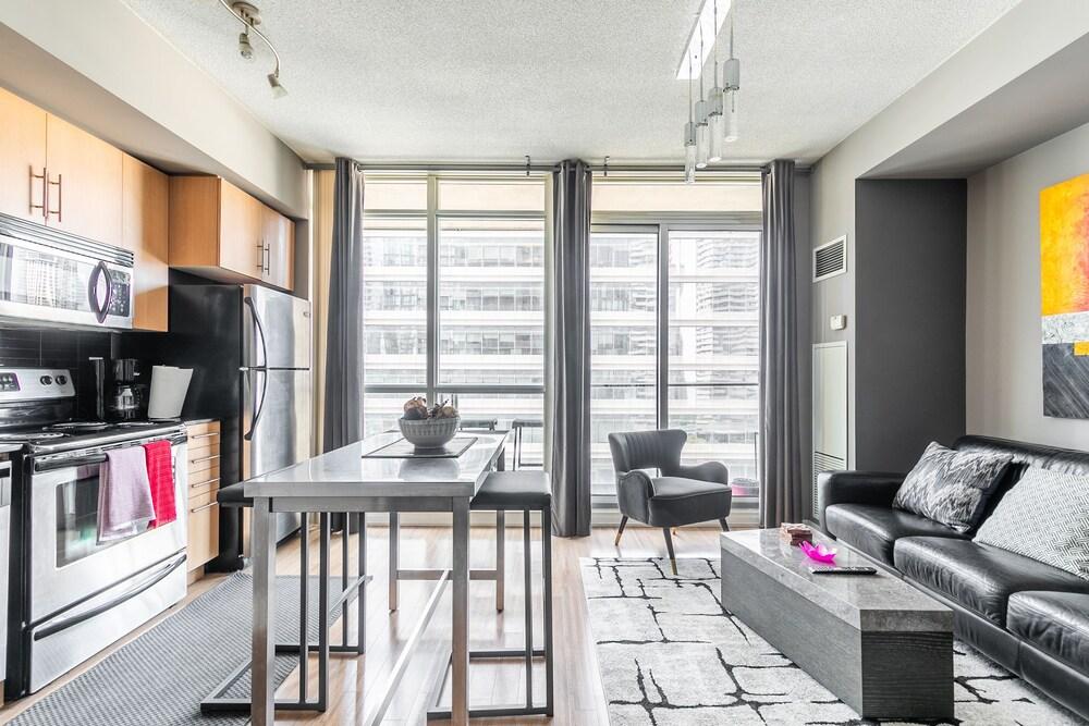 Newly Designed 1BR Executive Suite Great Location Featured Image