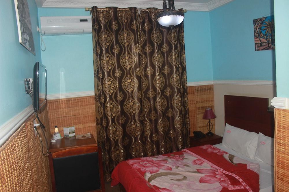 Liza Hôtel Room