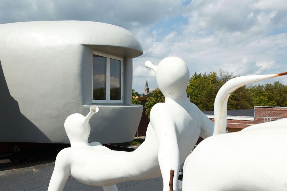 Lucy GLXY Exterior