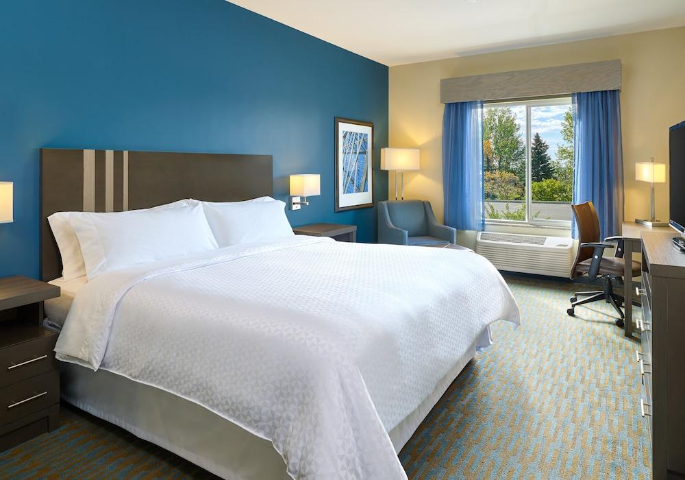 Four Points by Sheraton Williston Room