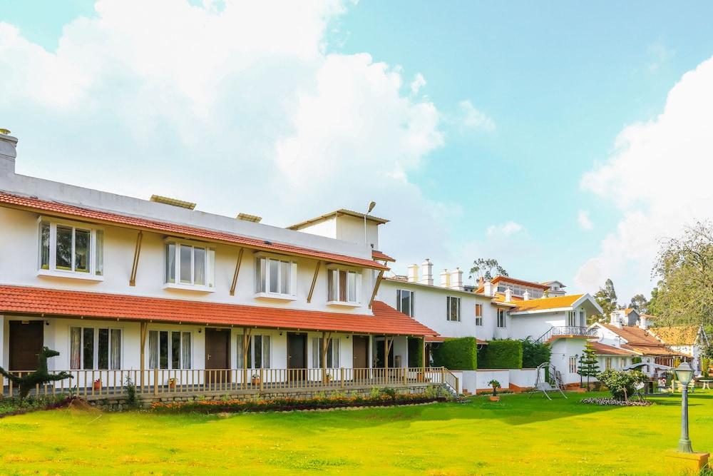 Treebo Yantra Leisures Hotel Front