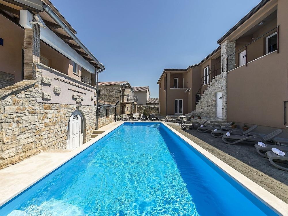 The Apartment Noa No.3 Located on the First Floor With Shared Pool Waterslide