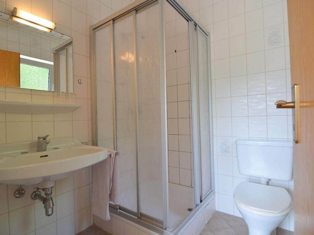 Serene Apartment in Falkenstein near Farm & Museum Bathroom