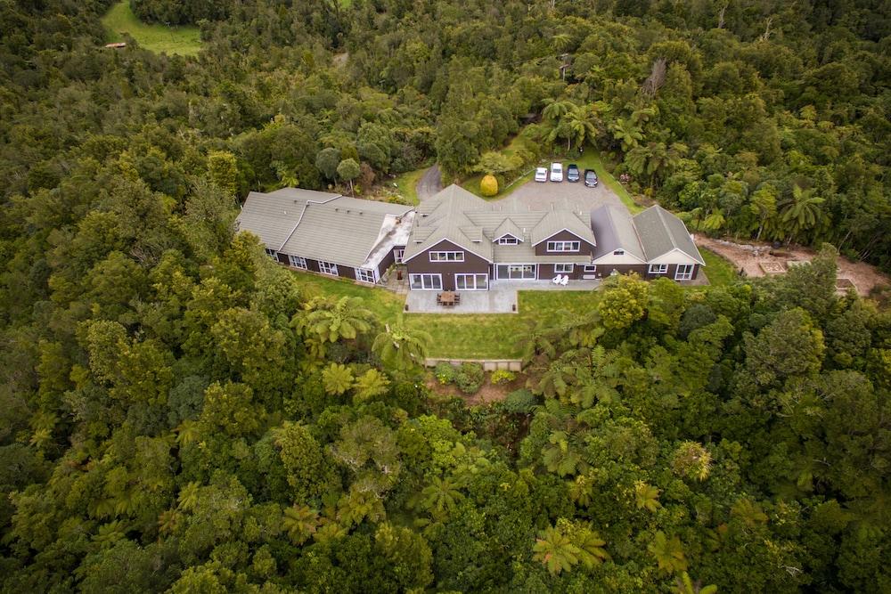 باتوها راين فوريست ريتريت منظر من الجو